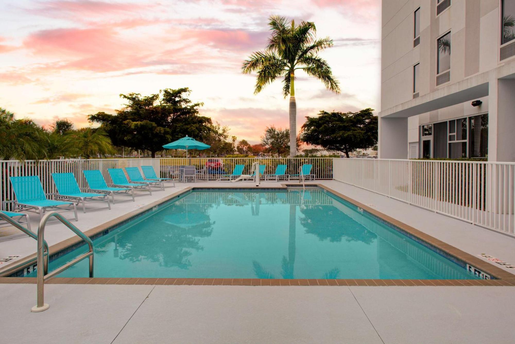 Hampton Inn & Suites Sarasota / Bradenton - Airport Eksteriør billede